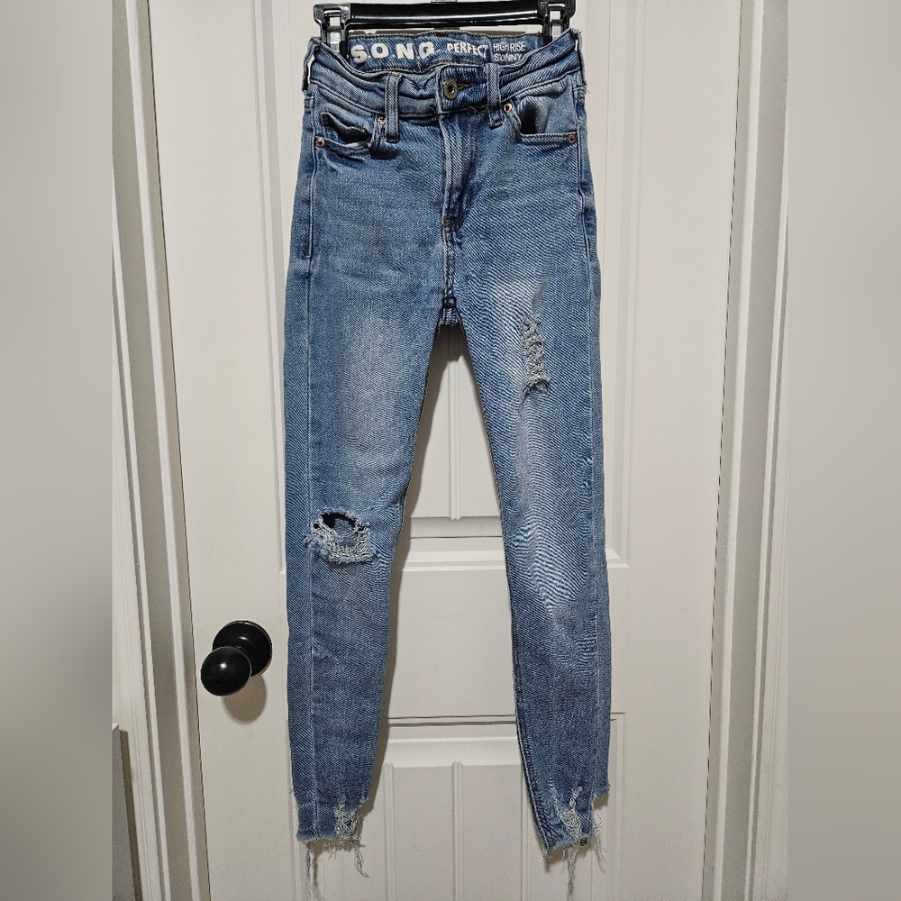Song Ripped Skinny Jeans